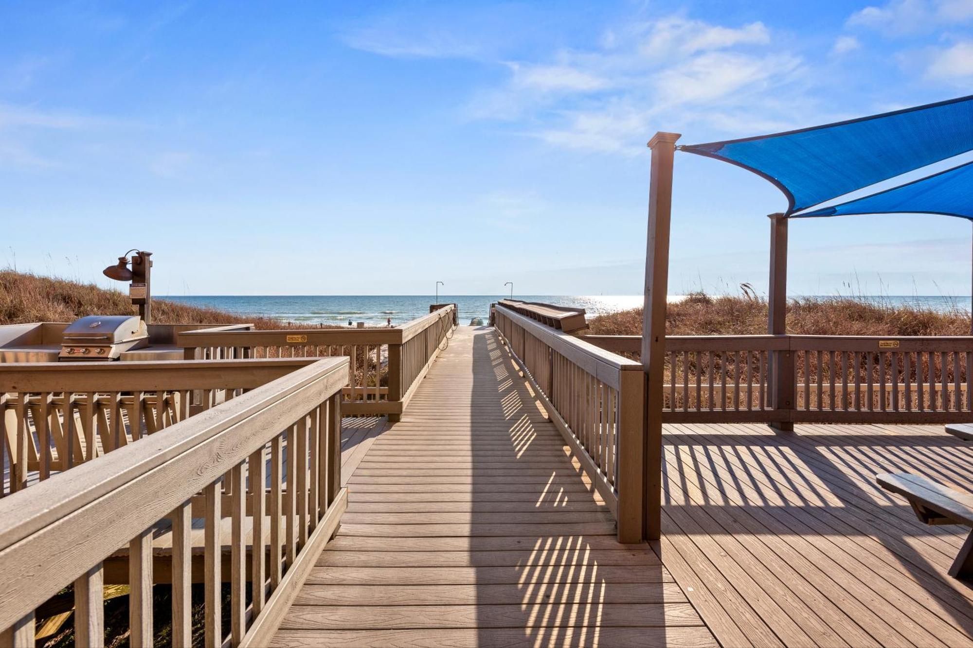 Gulf Front Master Br In Sunrise Beach With Amazing Views! Sleeps 7! Panama City Beach Exterior photo