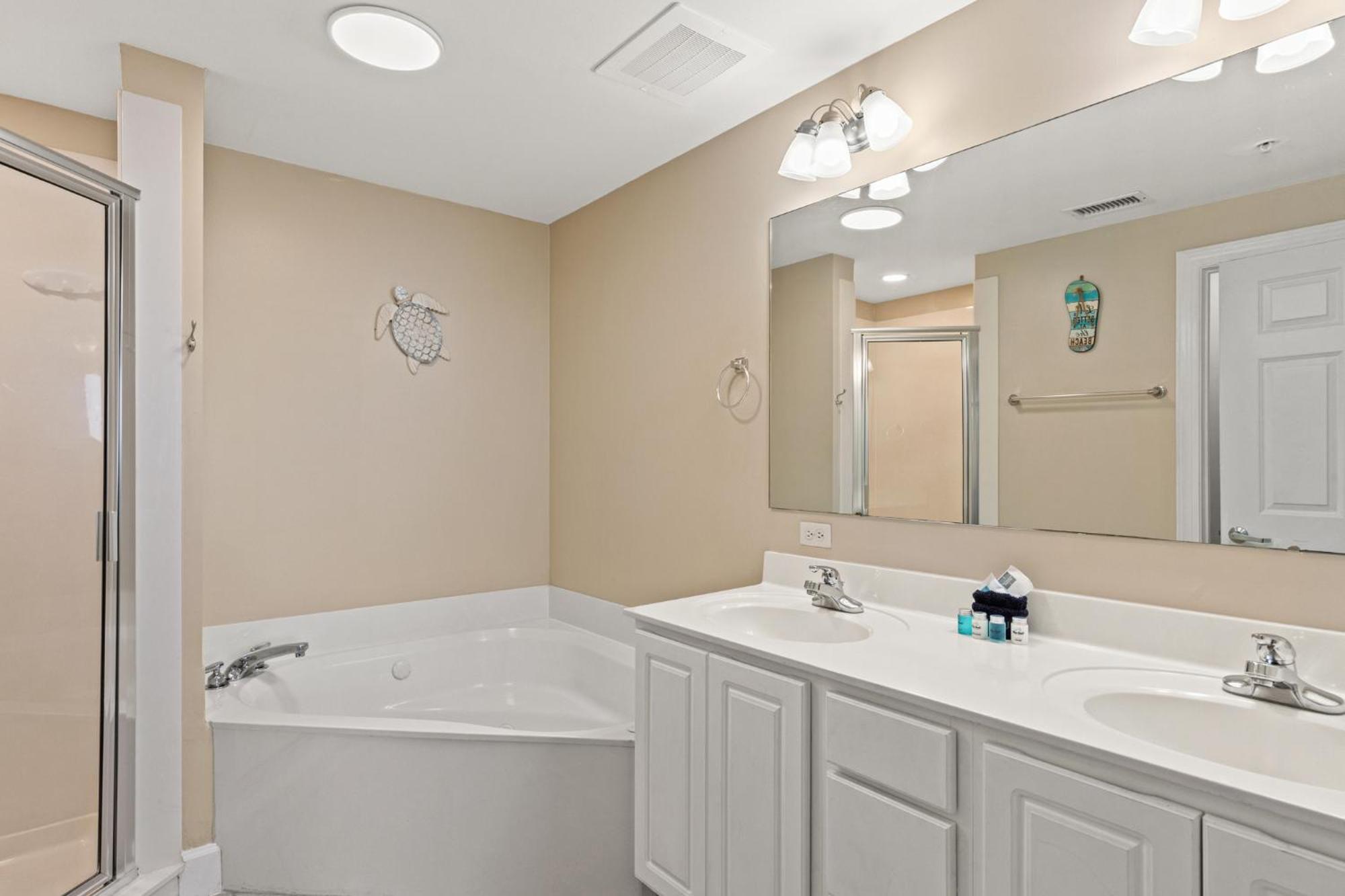 Gulf Front Master Br In Sunrise Beach With Amazing Views! Sleeps 7! Panama City Beach Exterior photo